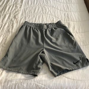Nike Dri-FIT Men’s 8” Knit Training Shorts. Medium. Gray. Gently Worn